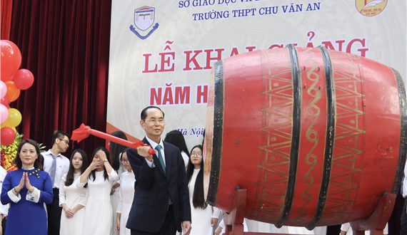 Chủ tịch nước và Bí thư Thành ủy Hà Nội dự Lễ khai giảng năm học mới tại Trường THPT Chu Văn An