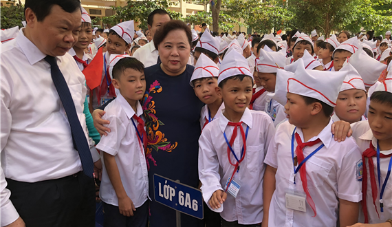 Chủ tịch HĐND thành phố Hà Nội Nguyễn Thị Bích Ngọc dự lễ khai giảng tại huyện Thanh Oai