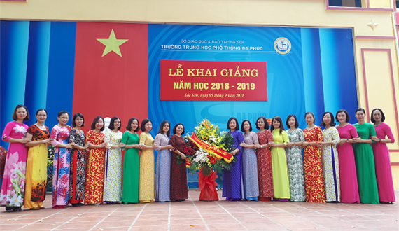 Không khí ngày khai trường rộn ràng khắp Thủ đô