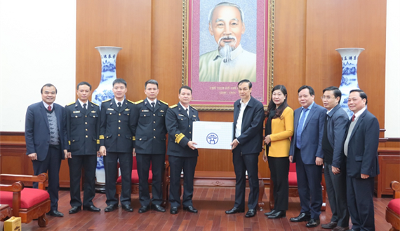 Phó Bí thư Thành ủy Đào Đức Toàn tiếp đoàn đại biểu Lữ đoàn Tàu ngầm 189