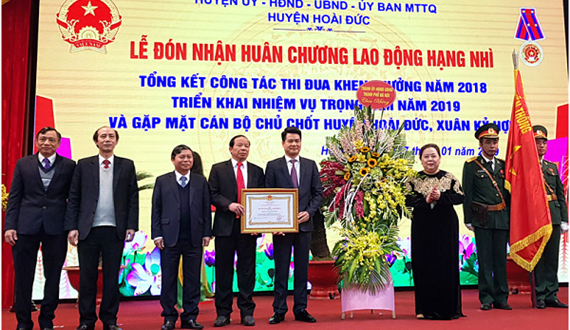 Huyện Hoài Đức đón nhận Huân chương Lao động hạng Nhì