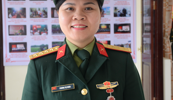 Nhân viên thống kê quân lực năng động