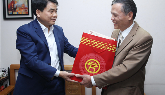 Chủ tịch UBND Thành phố Nguyễn Đức Chung thăm, chúc Tết các gia đình chính sách