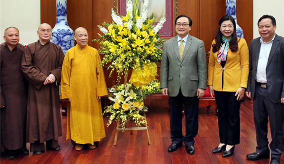 Bí thư Thành ủy Hà Nội Hoàng Trung Hải tiếp đoàn Thành hội Phật giáo Hà Nội chúc Tết Đảng bộ Thành phố