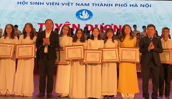 Tuyên dương 399 “Sinh viên 5 tốt” Thành phố năm 2018