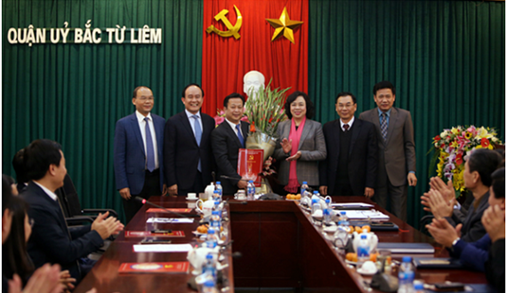 Lãnh đạo Thành ủy trao Quyết định điều động cán bộ tại quận Bắc Từ Liêm
