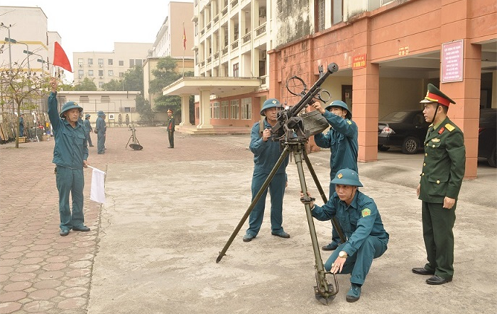 Huấn luyện dân quân tự vệ tại Long Biên: Cơ bản, thiết thực, chất lượng