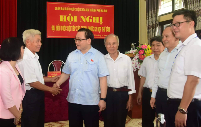 Bí thư Thành ủy Hà Nội Hoàng Trung Hải  tiếp xúc với cử tri huyện Ba Vì và thị xã Sơn Tây