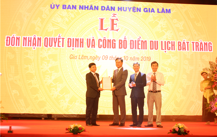 Lễ đón nhận Quyết định và công bố điểm du lịch Bát Tràng
