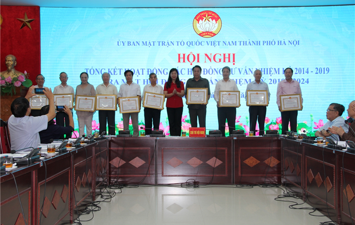 MTTQ Việt Nam Thành phố: Khen thưởng 21 tập thể, cá nhân của các Hội đồng tư vấn nhiệm kỳ 2014-2019
