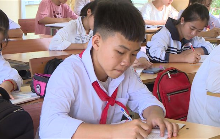 Khen thưởng đột xuất nam sinh lớp 9 cứu hai em nhỏ khỏi đuối nước