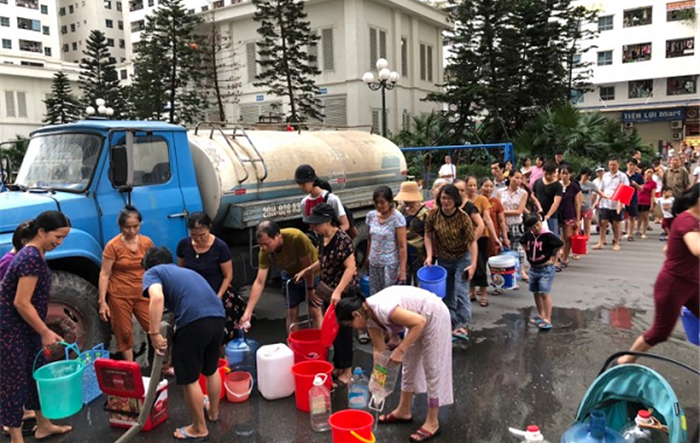 Công ty Nước sạch Hà Nội hỗ trợ nước sạch miễn phí cho các hộ dân bị ảnh hưởng