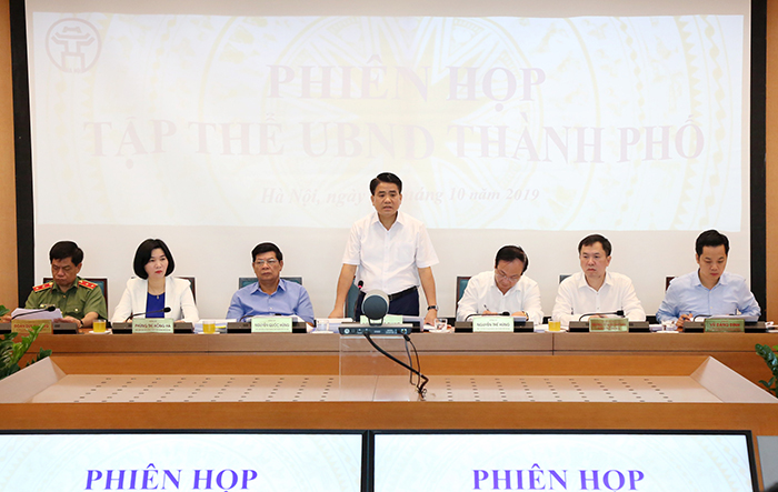 Tập thể UBND Thành phố xem xét, quyết định một số nội dung trình Kỳ họp cuối năm của HĐND Thành phố