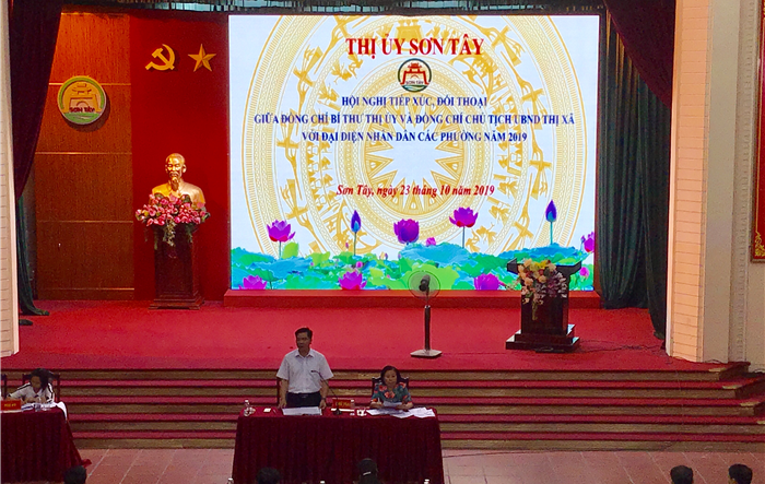 Bí thư Thị ủy, Chủ tịch UBND thị xã Sơn Tây đối thoại với đại diện Nhân dân