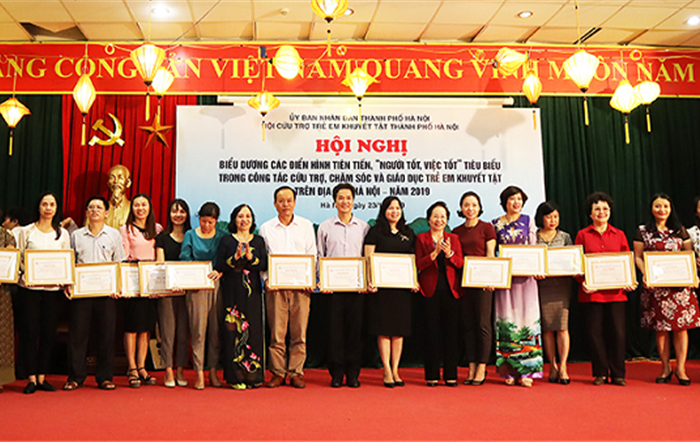 Biểu dương 175 gương "Người tốt, việc tốt" trong công tác cứu trợ và chăm sóc trẻ em khuyết tật 