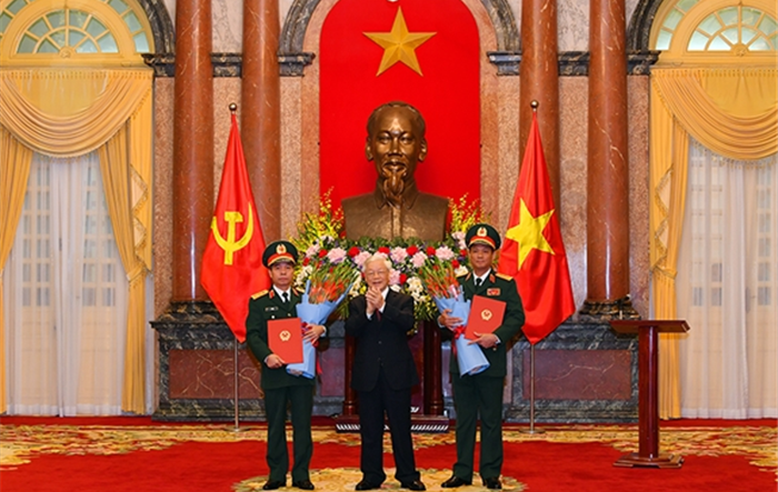 Tổng Bí thư, Chủ tịch nước Nguyễn Phú Trọng trao Quyết định thăng quân hàm Thượng tướng đối với hai sĩ quan cao cấp của Quân đội nhân dân Việt Nam