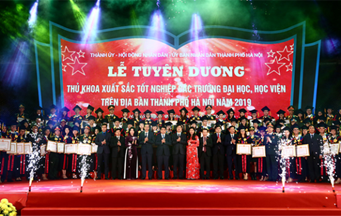 Hà Nội tuyên dương 86 Thủ khoa xuất sắc tốt nghiệp các trường đại học năm 2019