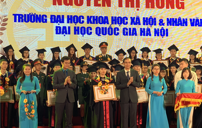 Nữ thủ khoa khiếm thị với nghị lực phi thường và khát khao cống hiến