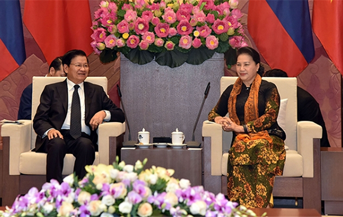 Chủ tịch Quốc hội Nguyễn Thị Kim Ngân hội kiến Thủ tướng Lào Thoong-lun Xi-xu-lít