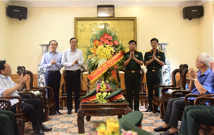 Xây dựng Trung đoàn Thủ đô theo hướng  tinh nhuệ, chính quy, hiện đại 