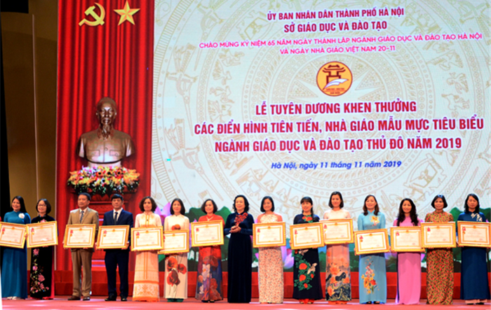 Tuyên dương, khen thưởng các điển hình tiên tiến, nhà giáo mẫu mực năm 2019