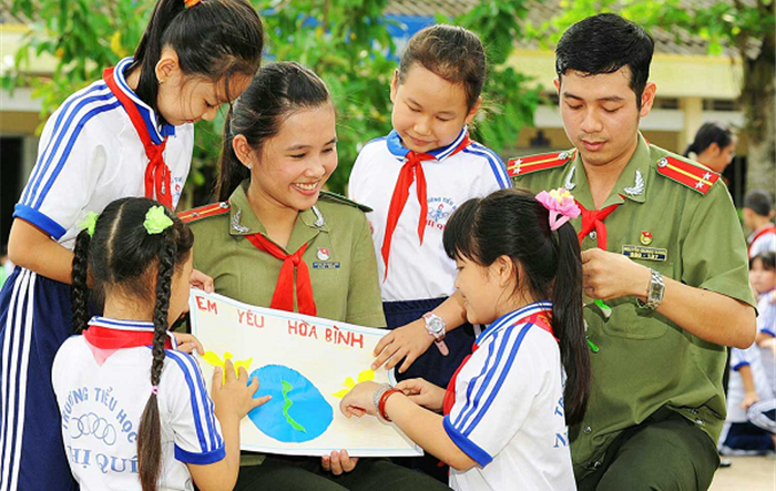 Năm mươi năm Công an nhân dân thực hiện Di chúc của Chủ tịch Hồ Chí Minh, luôn xứng đáng là lực lượng vũ trang trọng yếu, tuyệt đối tin cậy của Đảng, Nhà nước và nhân dân
