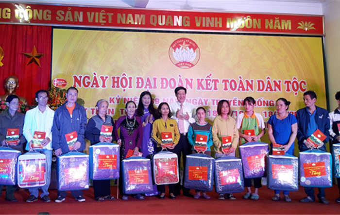 Chủ tịch Ủy ban MTTQ Việt Nam Thành phố dự Ngày hội Đại đoàn kết  toàn dân tộc tại xã Thanh Liệt