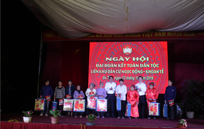 Phó Chủ tịch UBND Thành phố Lê Hồng Sơn dự Ngày hội Đại đoàn kết toàn tộc tại xã Đa Tốn 