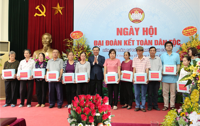 Bộ trưởng Bộ Tài chính dự Ngày hội Đại đoàn kết tại phường Định Công