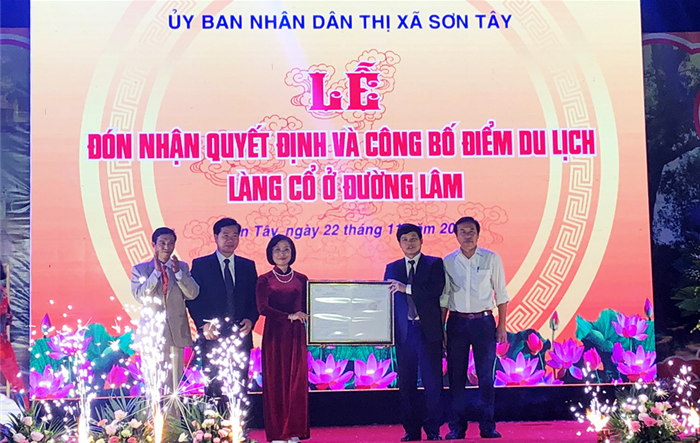 Thành phố Hà Nội trao Quyết định công nhận điểm du lịch Làng cổ ở Đường Lâm