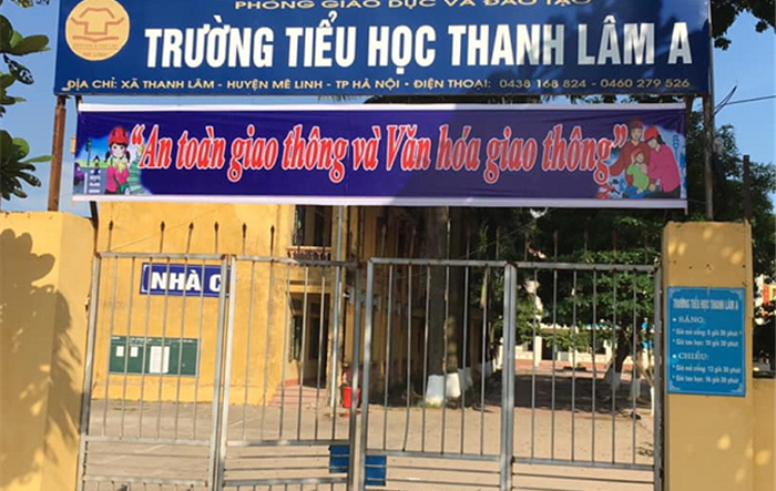 Ngăn cản trẻ em đến trường: Phản ứng cực đoan của người lớn gây ảnh hưởng tới trẻ