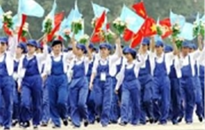 Đấu tranh chống lại quan điểm bác bỏ, phủ nhận sứ mệnh lịch sử của giai cấp công nhân và bản chất giai cấp công nhân của Đảng Cộng sản