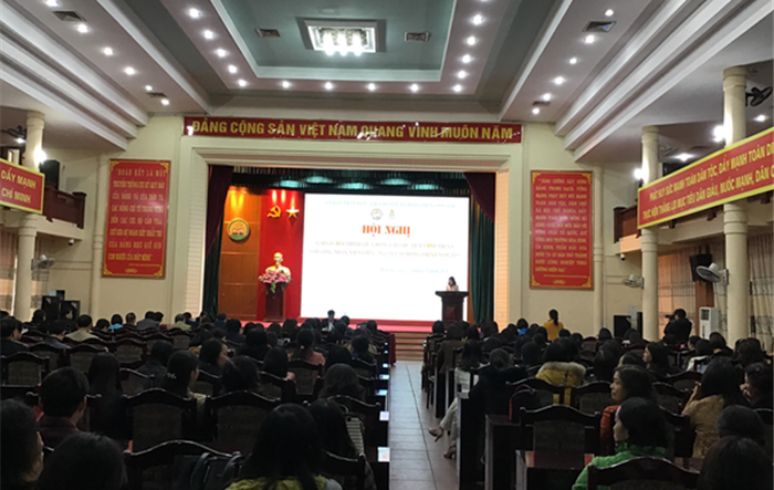 Chủ tịch UBND thị xã Sơn Tây đối thoại với công nhân, viên chức, người lao động