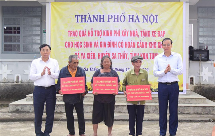 Đoàn công tác thành phố Hà Nội thăm, tặng quà tại hai tỉnh Gia Lai, Kon Tum