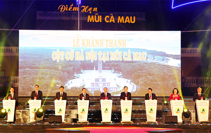 Tự hào Cột cờ Hà Nội trên Đất Mũi Cà Mau