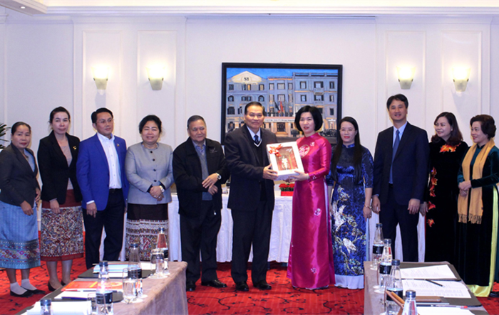  Thành phố Hà Nội chia sẻ kinh nghiệm thực hiện phong trào “Dân vận khéo” trong xây dựng đô thị văn minh với Lào