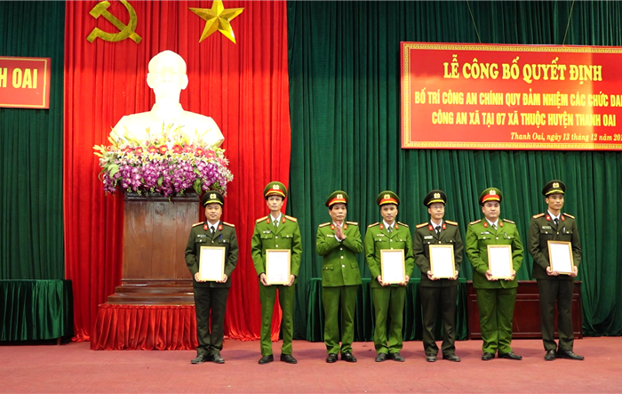 Lễ công bố Quyết định Công an chính quy đảm nhiệm các chức danh Công an xã tại huyện Thanh Oai