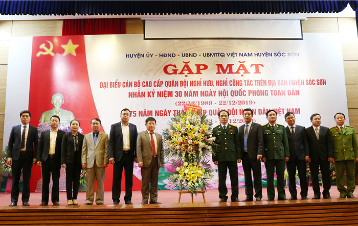 Gặp mặt cán bộ quân đội nhân kỷ niệm 30 năm Ngày hội Quốc phòng toàn dân, 75 năm Ngày thành lập Quân đội Nhân dân Việt Nam