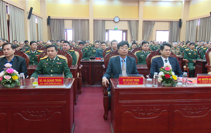 Gặp mặt cán bộ quân đội nhân kỷ niệm 75 năm Ngày thành lập Quân đội nhân dân Việt Nam và 30 năm Ngày hội Quốc phòng toàn dân