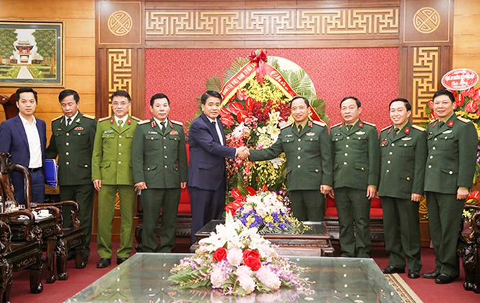 Chủ tịch UBND Thành phố chúc mừng Bộ Tư lệnh Hóa học nhân 75 năm Ngày thành lập Quân đội nhân dân Việt Nam