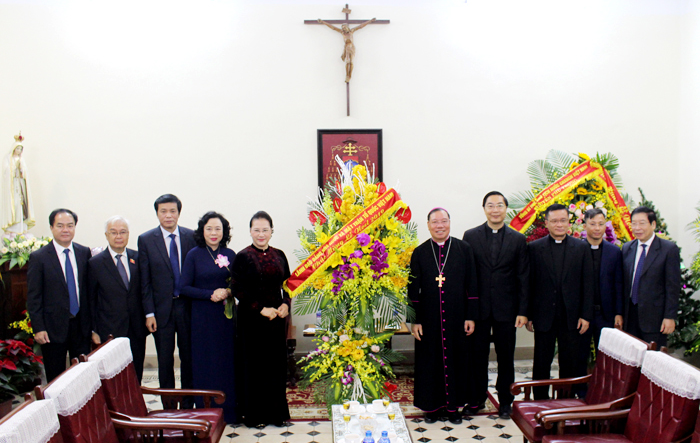 Chủ tịch Quốc hội Nguyễn Thị Kim Ngân chúc mừng Giáng sinh tại Tòa Giám mục Hà Nội