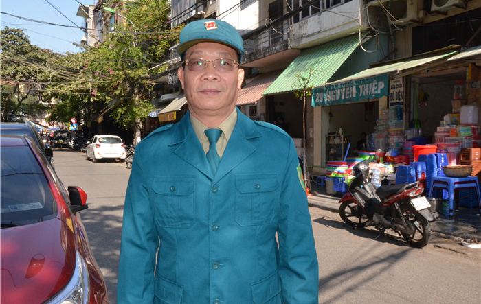 Đồng chí Chỉ huy trưởng mẫn cán trong công việc