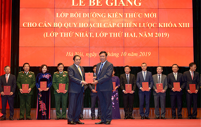 Xây dựng đội ngũ cán bộ tham mưu trong hệ thống Đảng hiện nay theo tư tưởng Hồ Chí Minh