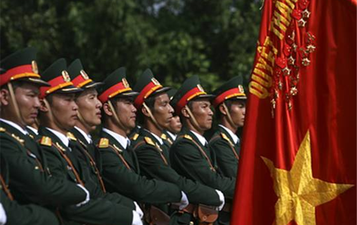 75 năm keo sơn gắn bó "như cá với nước"