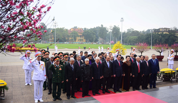 Lãnh đạo Đảng, Nhà nước và thành phố Hà Nội viếng Chủ tịch Hồ Chí Minh và tưởng niệm Anh hùng liệt sĩ
