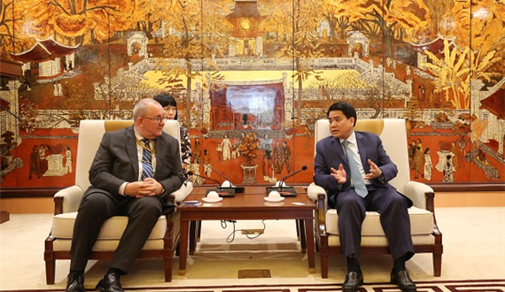 Phó Bí thư Thành ủy, Chủ tịch UBND thành phố Hà Nội Nguyễn Đức Chung tiếp Đại sứ Bỉ
