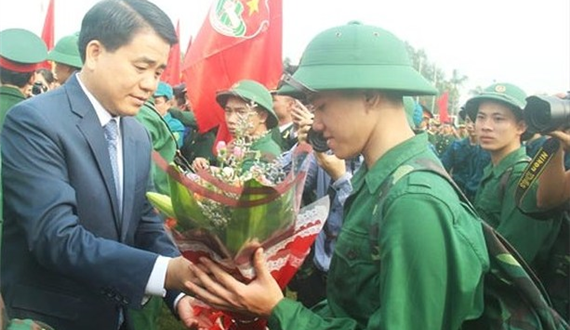 Chủ tịch UBND Thành phố Nguyễn Đức Chung tham dự Lễ giao quân huyện Đan Phượng