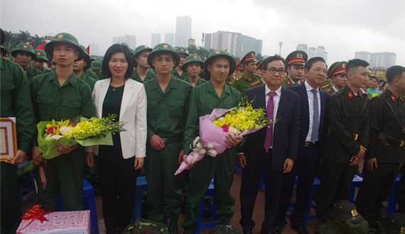 Lễ giao nhận quân tại quận Nam Từ Liêm