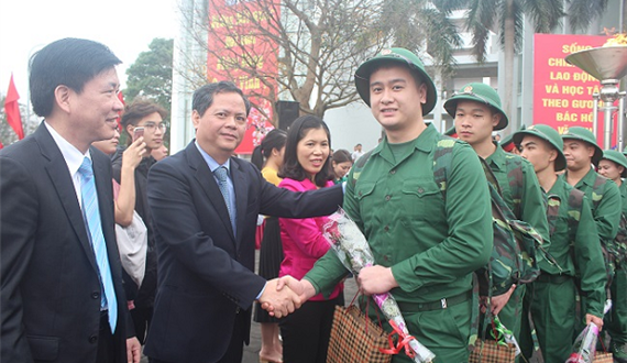 Quận Long Biên tổ chức Lễ giao nhận quân năm 2019