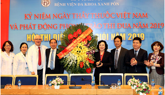 Lãnh đạo Thành ủy thăm, chúc mừng cán bộ, y bác sỹ nhân Ngày Thầy thuốc Việt Nam